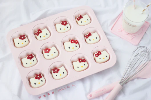 HELLOKITTY ANGEL CAKE