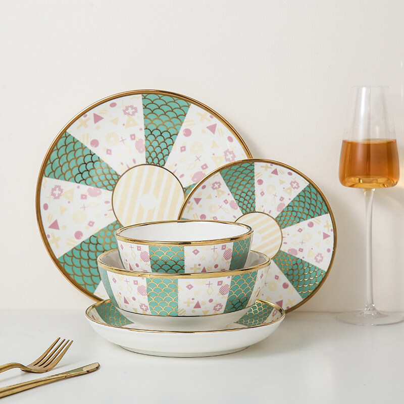 Western Style Round Gold Rimmed Porcelain Dinnerware Sets