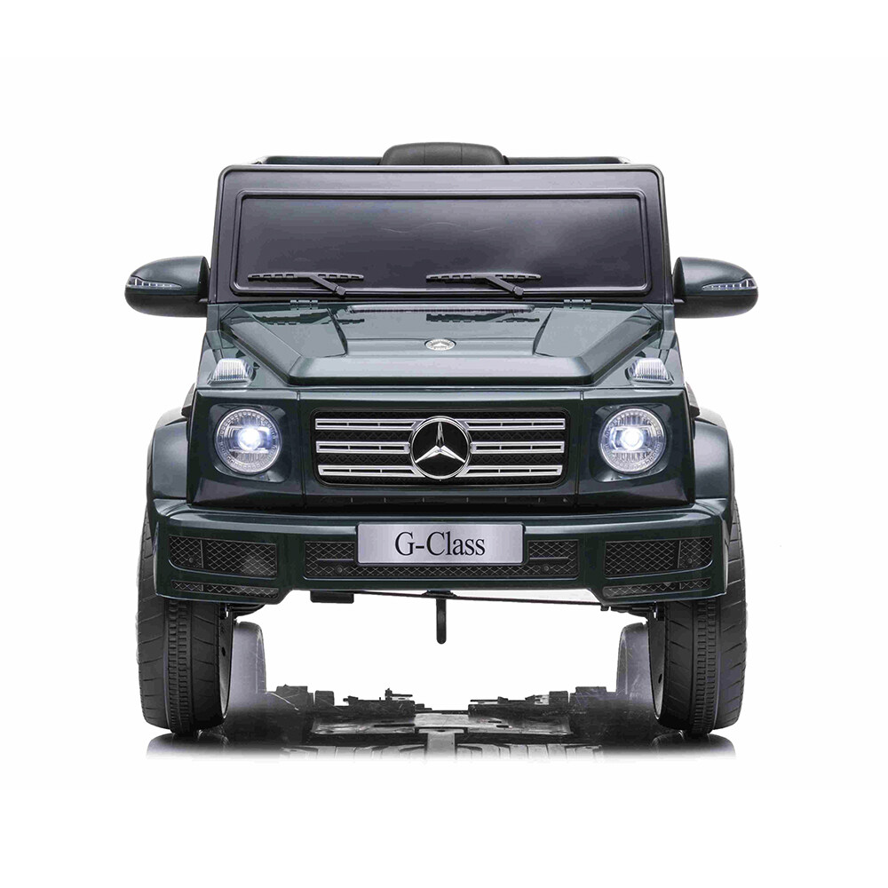 Licenza Mercedes Benz cavalca in macchina