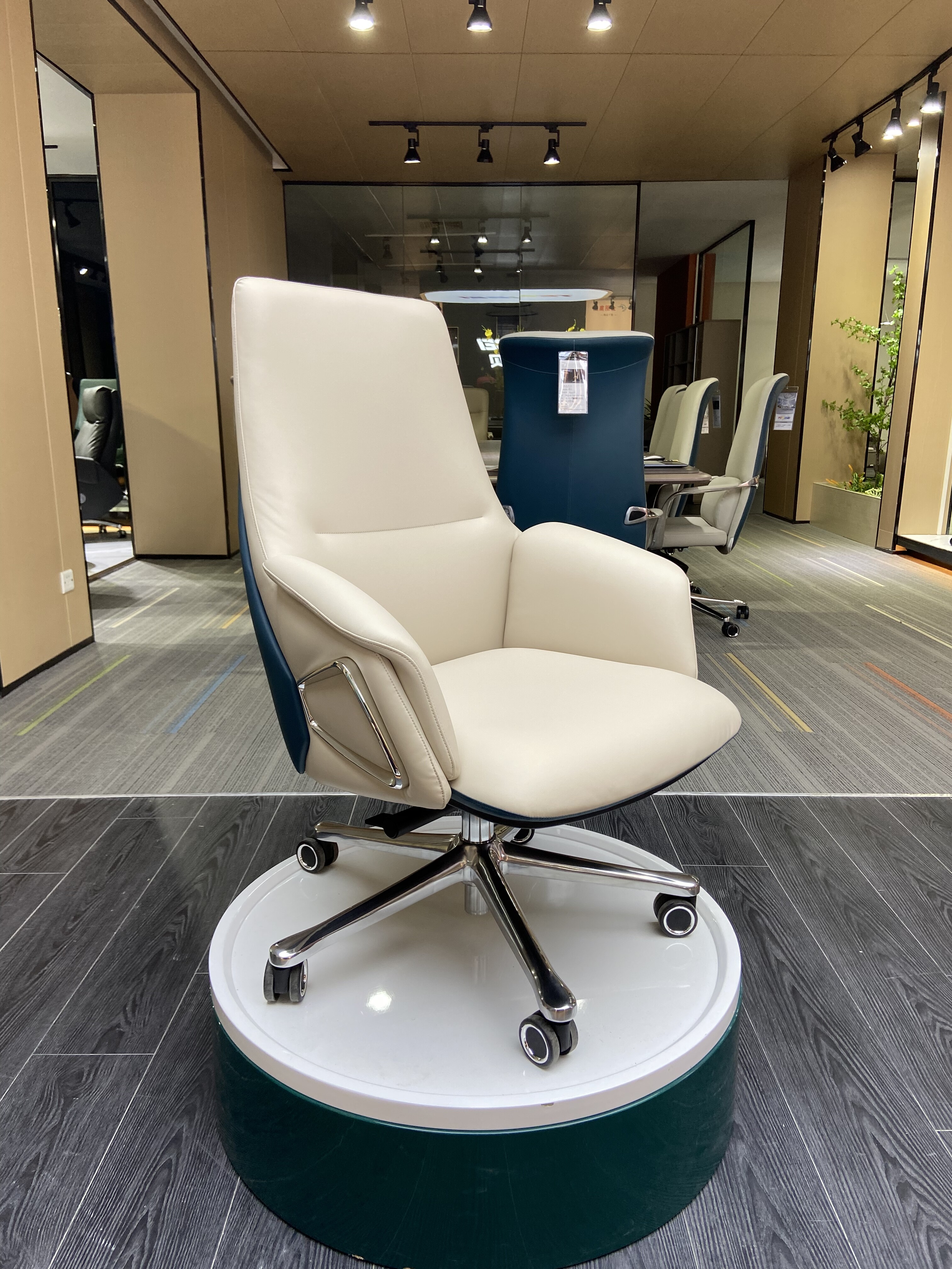 NEW Elegant Office Chair Leather