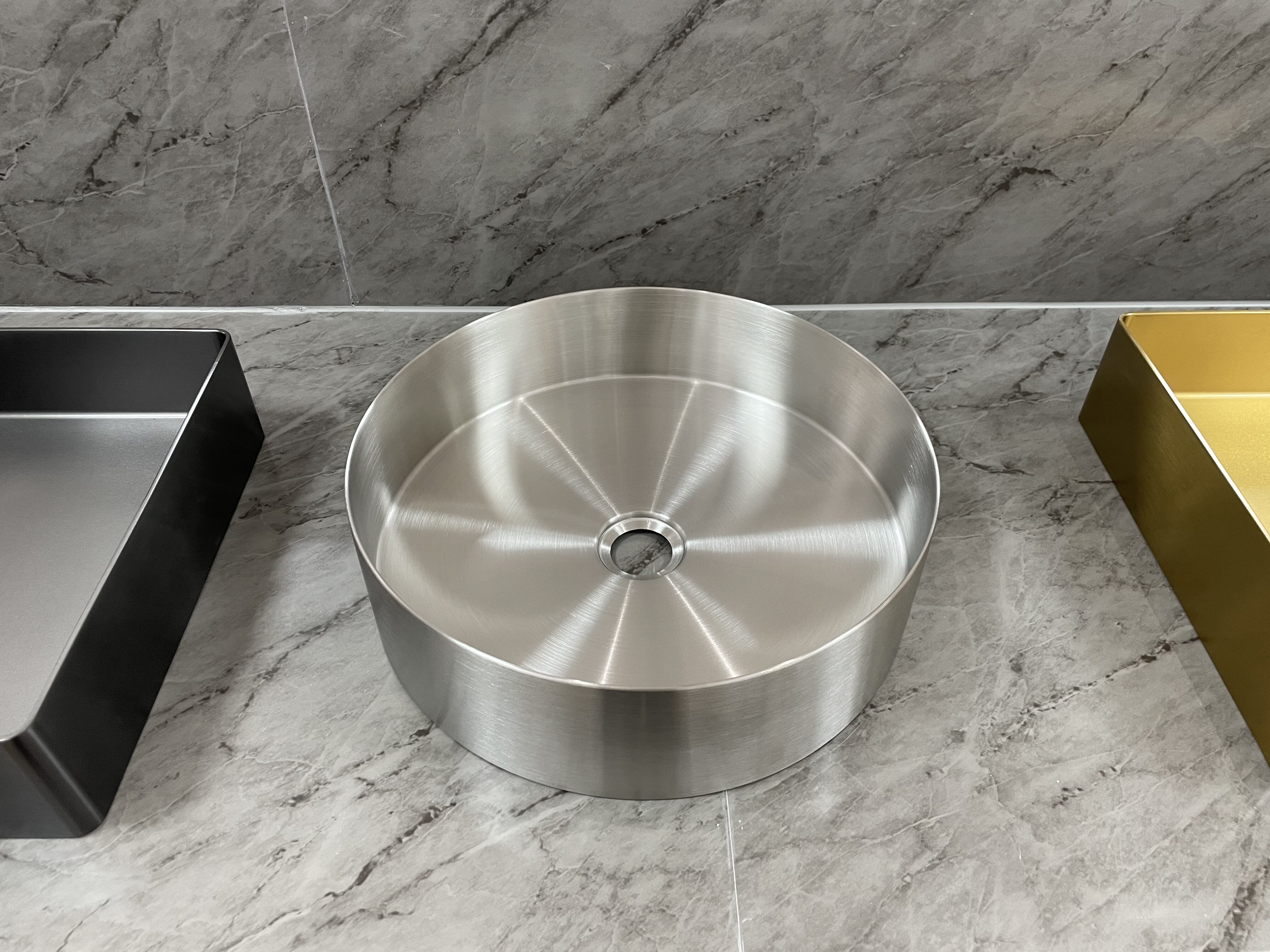 luxury 304 stainless steel handmade counter Basin round design brushed