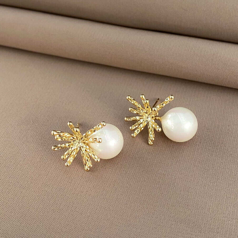 Chic Metal Flower Pearl Stud Earrings