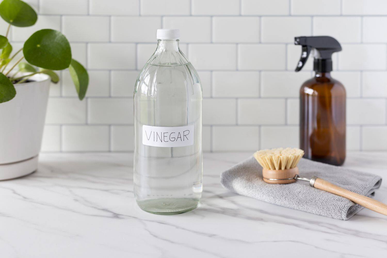 How to Clean Your Home with Vinegar: 5 Essential Tips