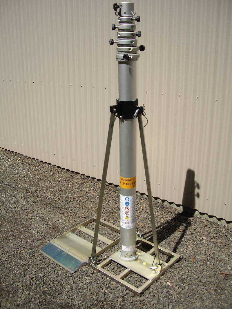 Fireco-lightweight-telescopic-pnuematic-extendable-light-mast-tower-mount.jpg