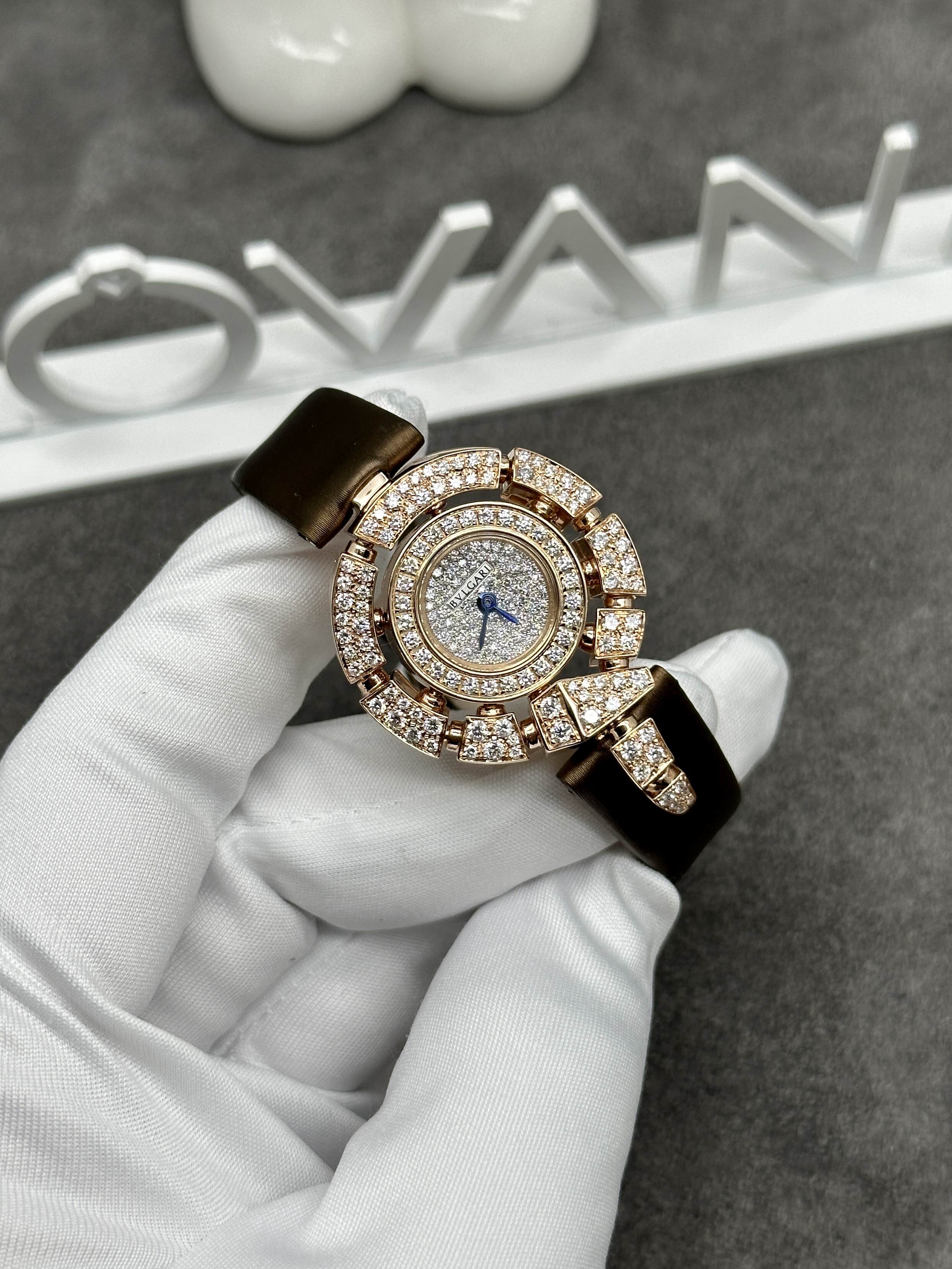 Bulgari serpenti diamond watch 102676