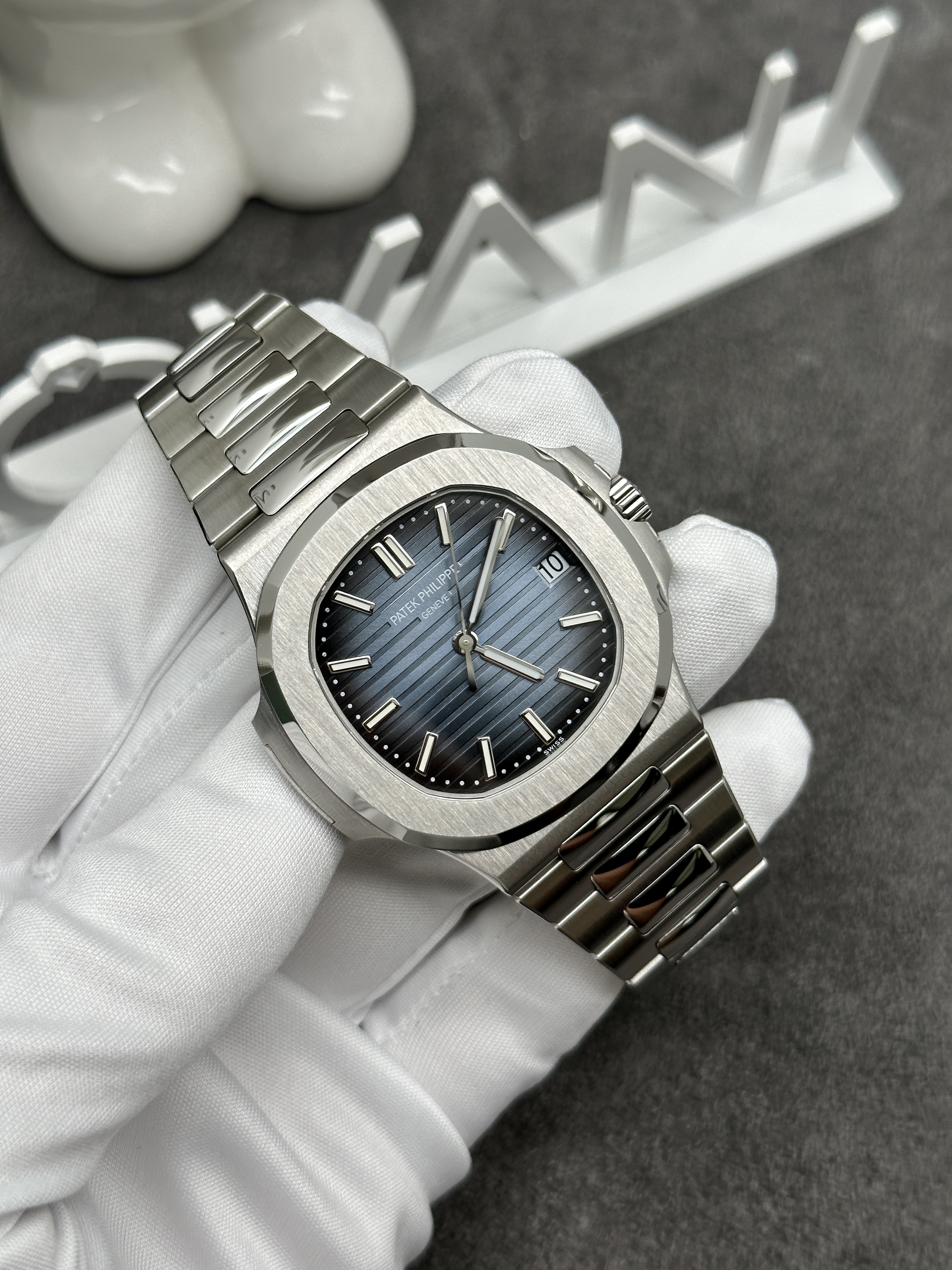 Patek Philippe  gold  watch 5811