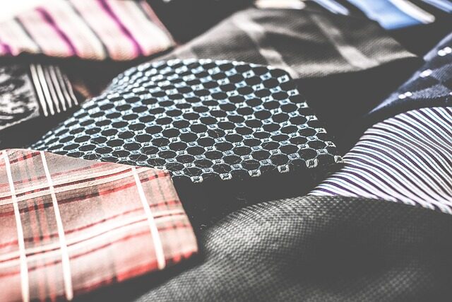 How to Choose the Perfect Professional Attire: A Guide to Dressing for Success
