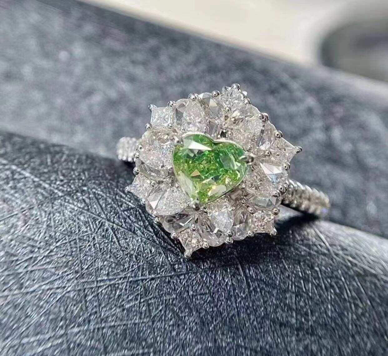 18K Green diamond ring pendant two wear