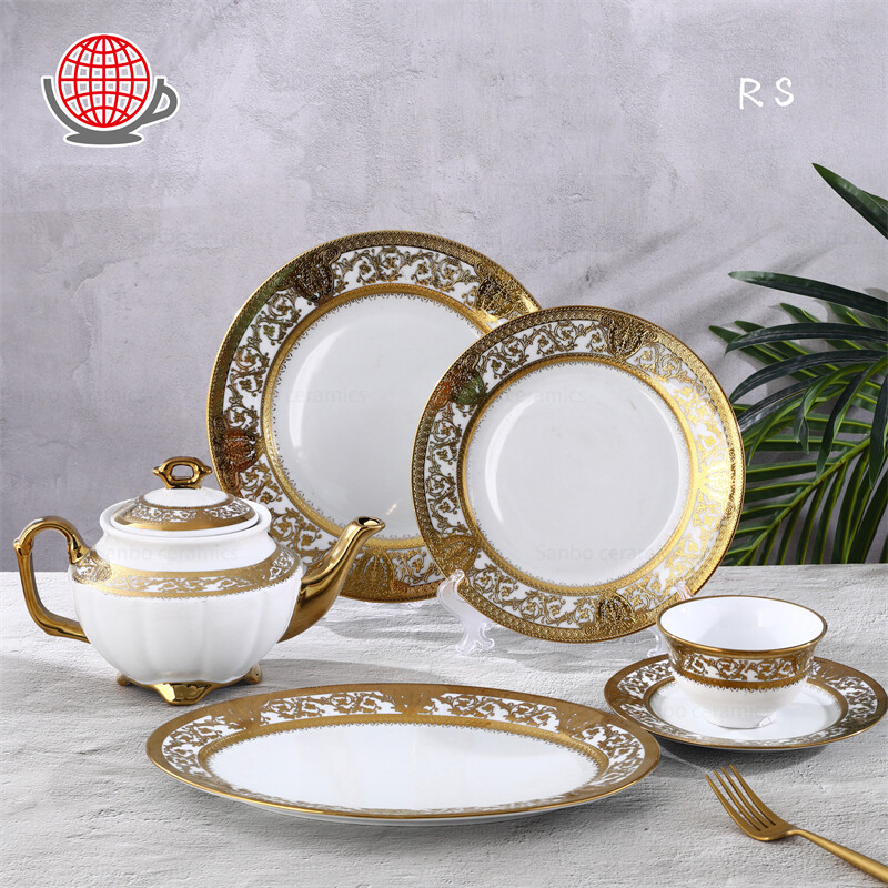 China Prermiun Porcelain Dinnerware with Gold Pattern