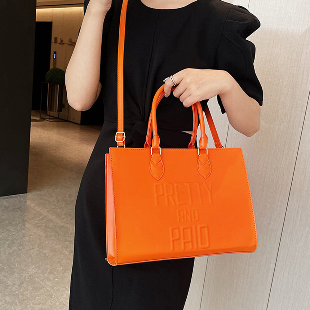 2023 Fashionable Women's Customizable Logo Shoulder Handbag Yellow Duck Bag Master Women's Wallet and Handbag Luxury Flap