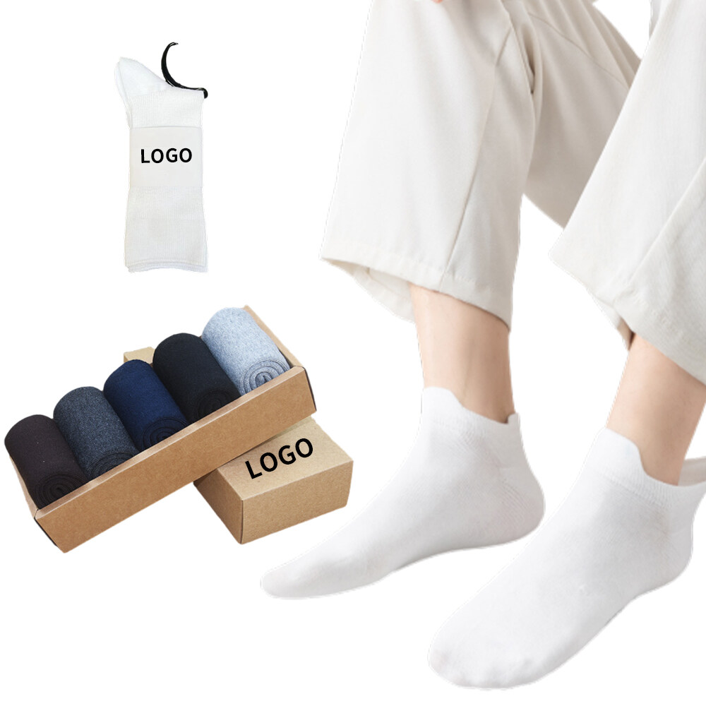 Wholesale custom logo white and black letters custom logo sports running basketball men's socks