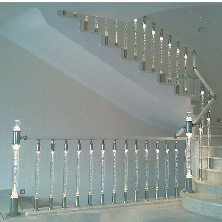What is Deck Rail System: Exploring the Benefits of Acrylic Decking Balustrades