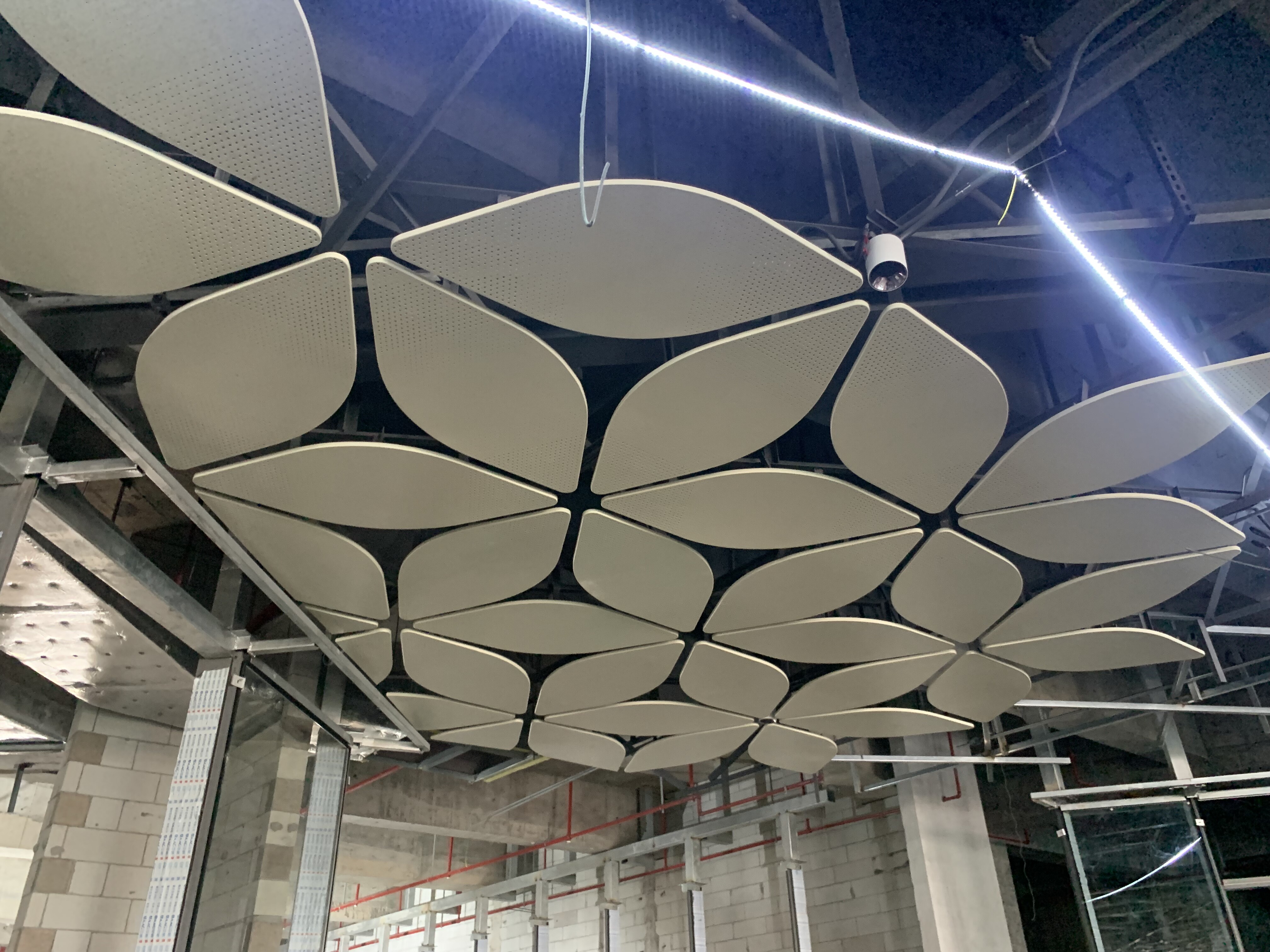 Perforated ceiling for hospital decoration with custom leaf shape simple and modern design metal ceiling