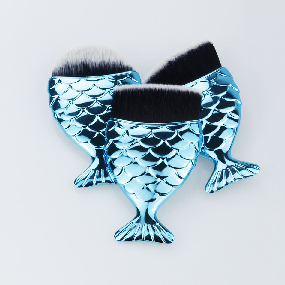 Single Small Fish Foundation Brush