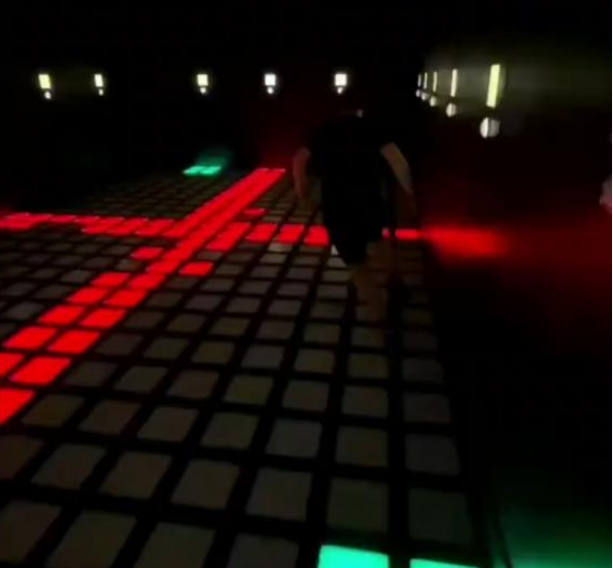 インタラクティブなLEDゲームフロア