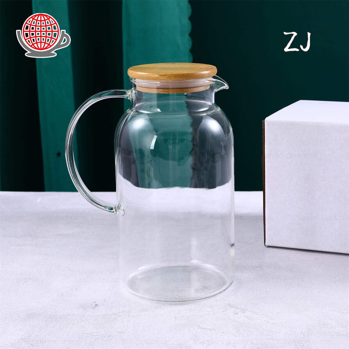 glass pitcher with lid,glass jug of water,glassware pitcher