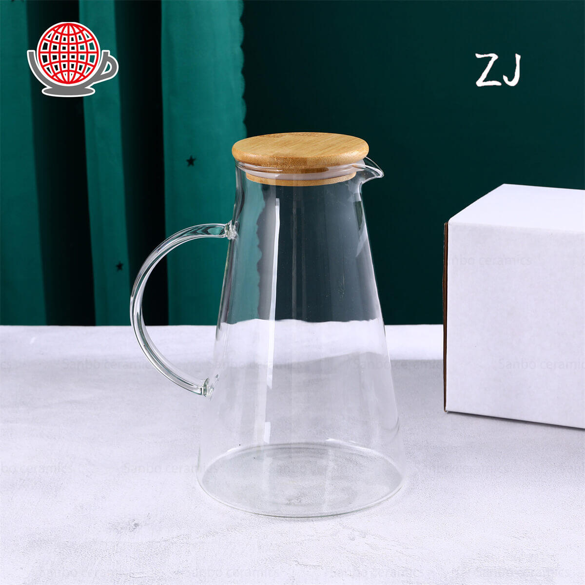 glass pitcher with lid,glass jug of water,glassware pitcher