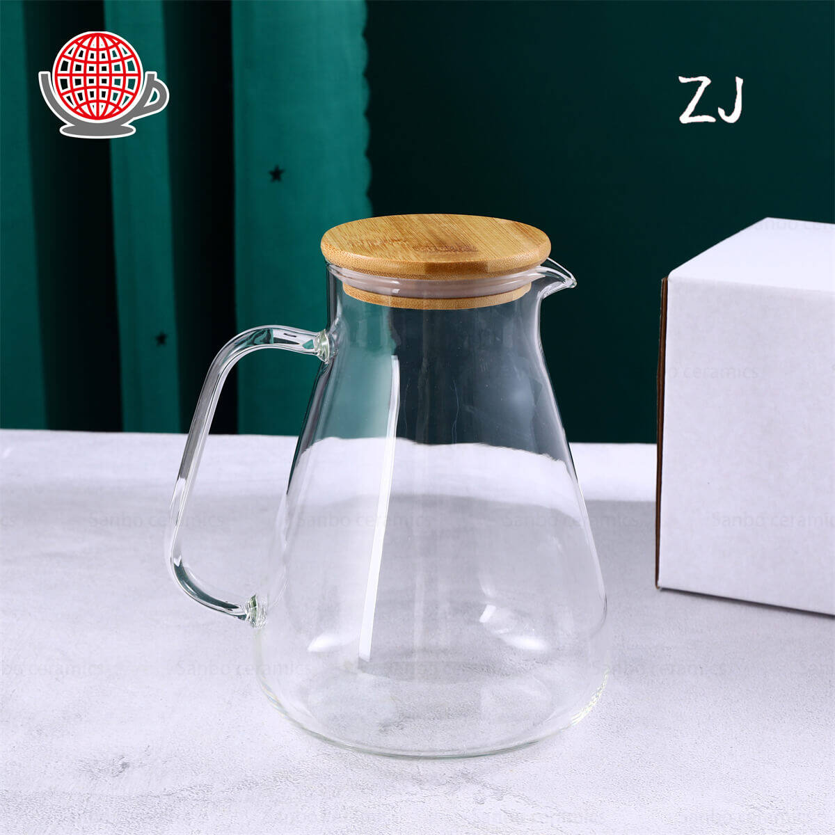 glass pitcher with lid,glass jug of water,glassware pitcher