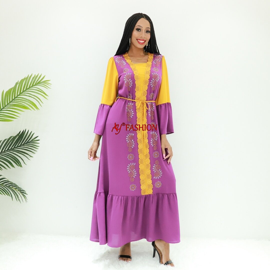 穆斯林妇女穿着abaya袋，用于包装SG648 Abidjan Kaftan Hijab礼服