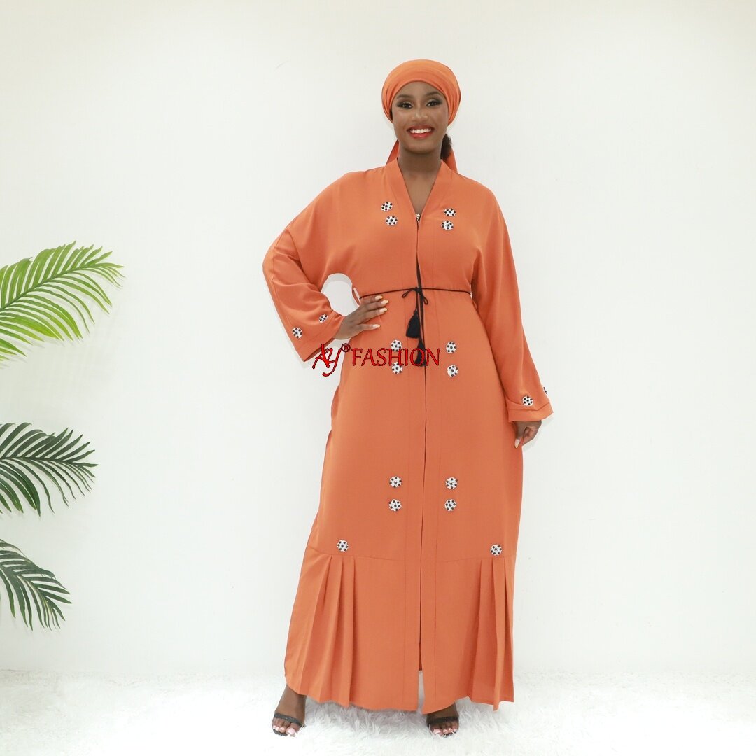 femme ethnique porte la soie Kaftan Q637f Cameroun Muslim Dress Muslimah Robe