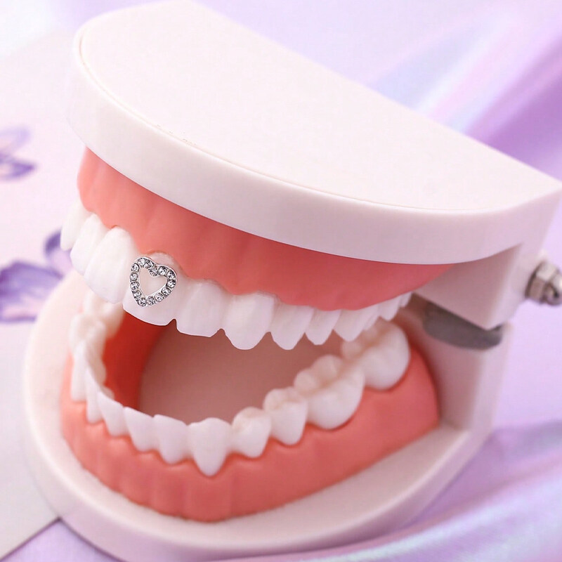 Diamante de dente em forma de coração metálico delicado e minimalista