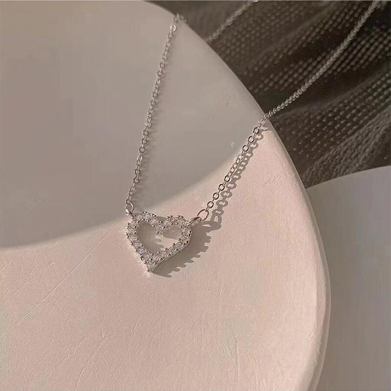 Collar colgante de corazón y diamante de imitación de mujeres