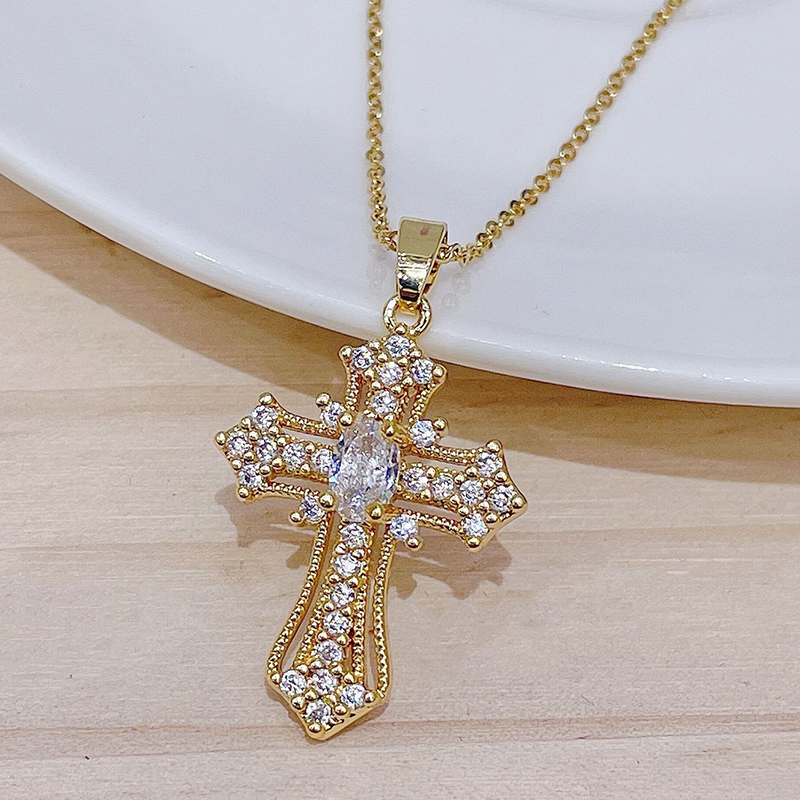 Cubic Zirconia Cross Charmネックレス