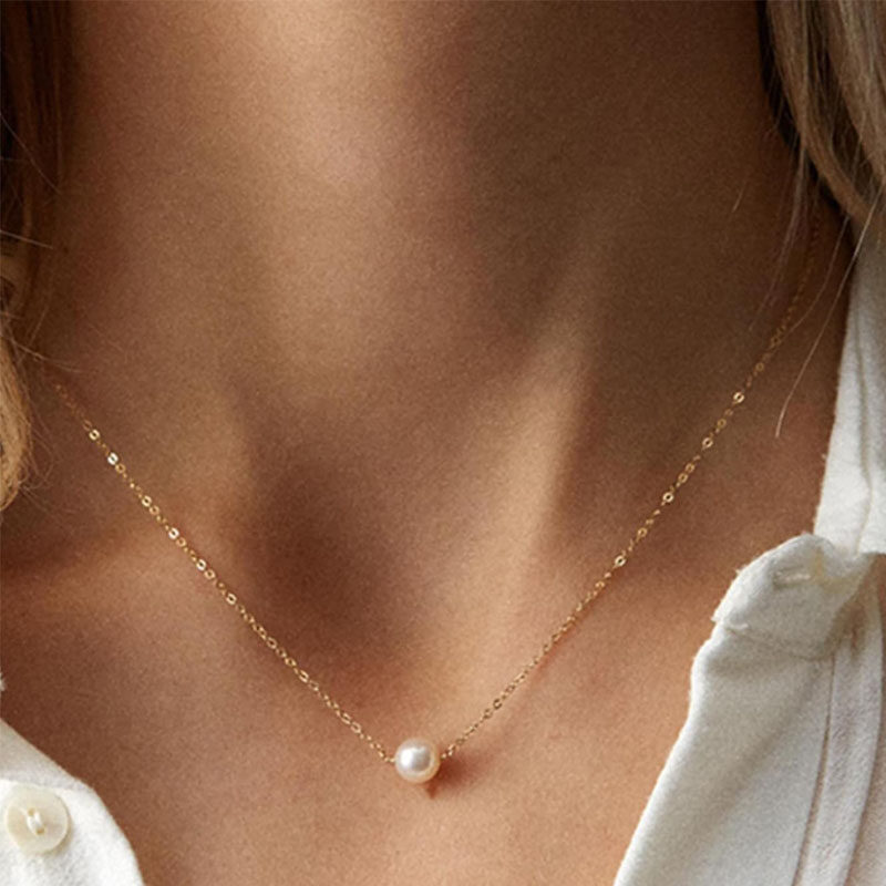 Collier pendentif adapté aux vêtements quotidiens des femmes