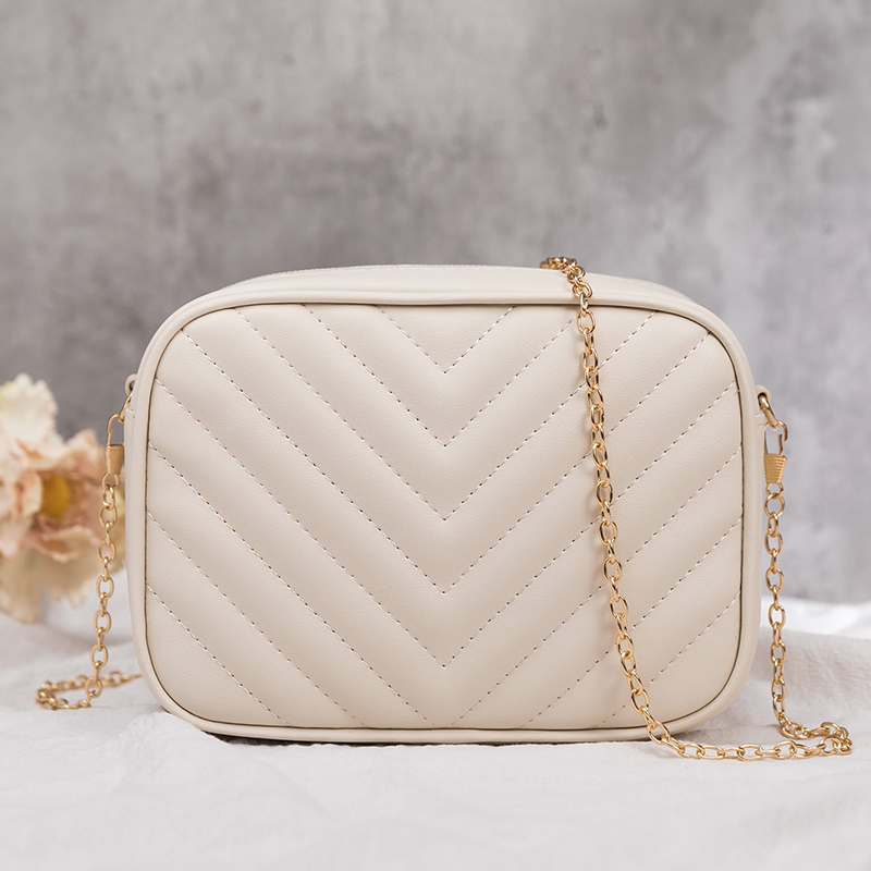 Mini Chevron Chain Crossbody Sac