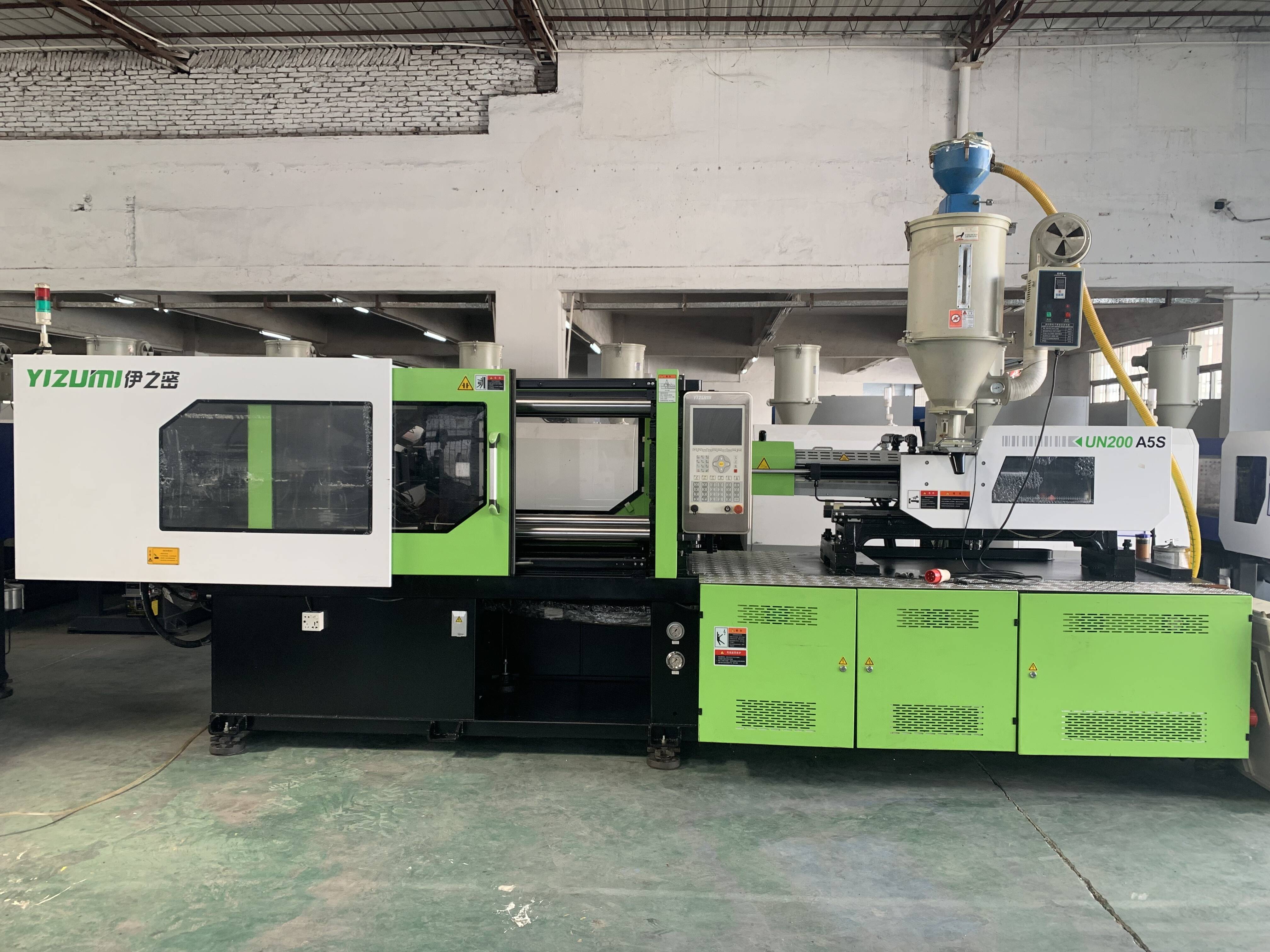 96% brand new Yizumi 200 ton second-hand horizontal injection molding machine factory used machinery for sale