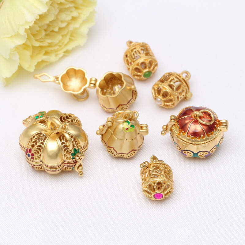 Retro cloisonné openable sachet palace bell pendant hollow incense pill necklace dripping oil bell jewelry accessories wholesale