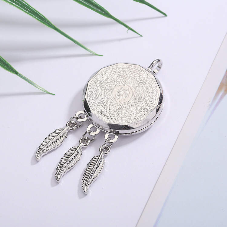 Hot Selling European and American Fashion Popular Creative Aromatherapy Box Pendant Hollow Essential Oil Diffusion Perfume Box