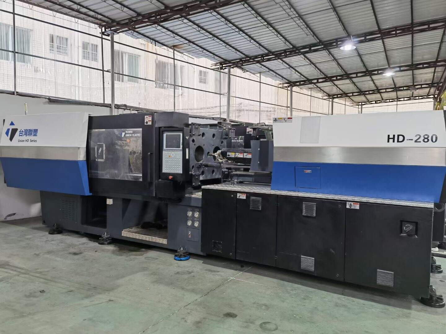 Taiwan Union Plastic machinery 280 ton used double color injection molding machines on sale factory price