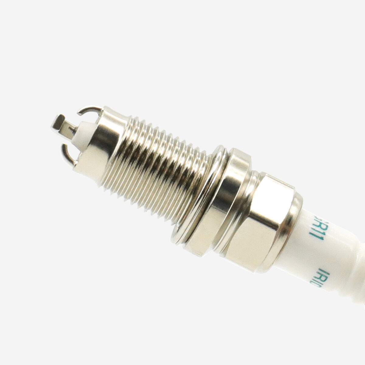 Spark plug damage, causes and precautions