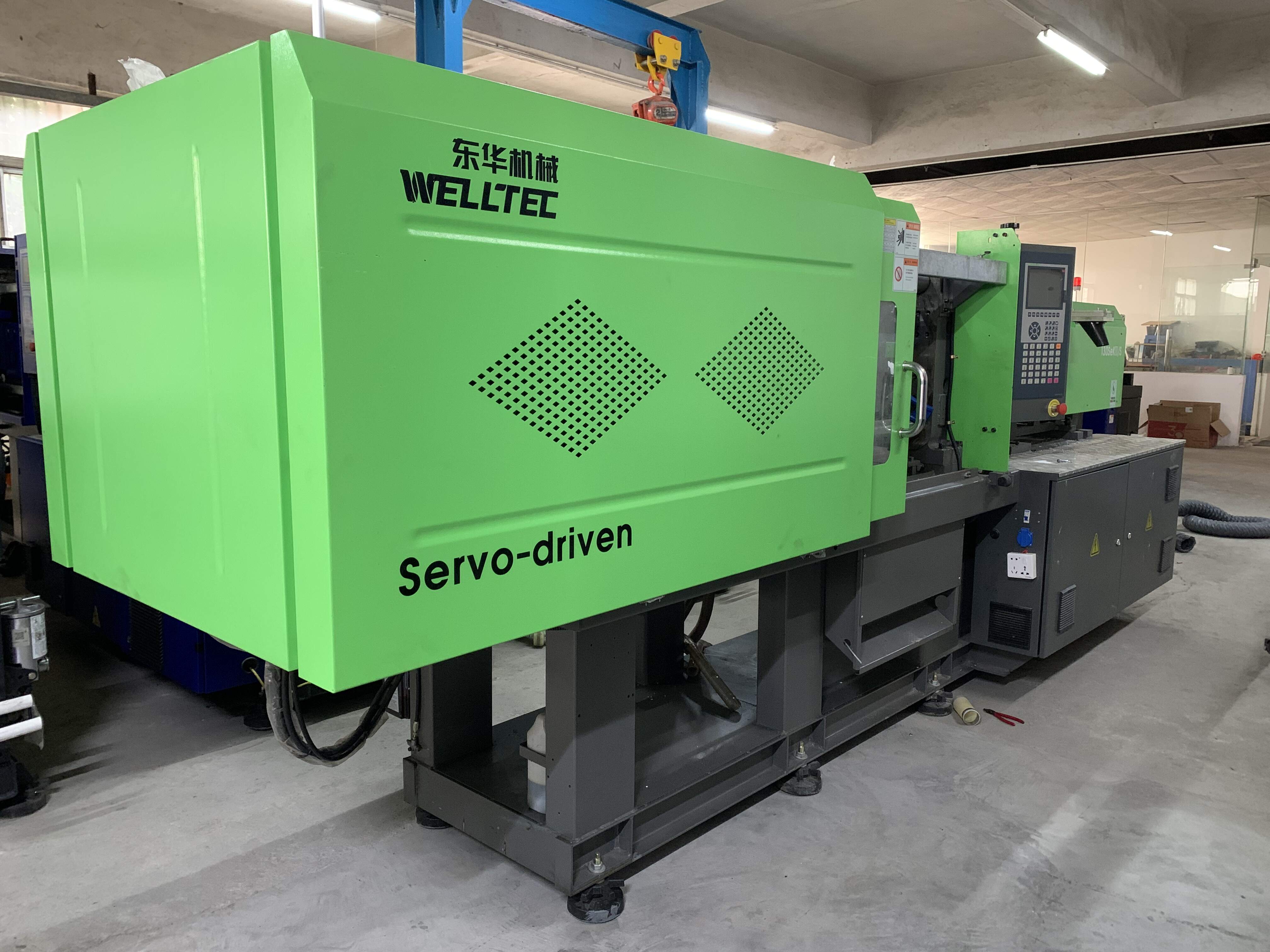 Second hand Welltec 130 ton original servo injection molding machine 95% new used machinery plastic product