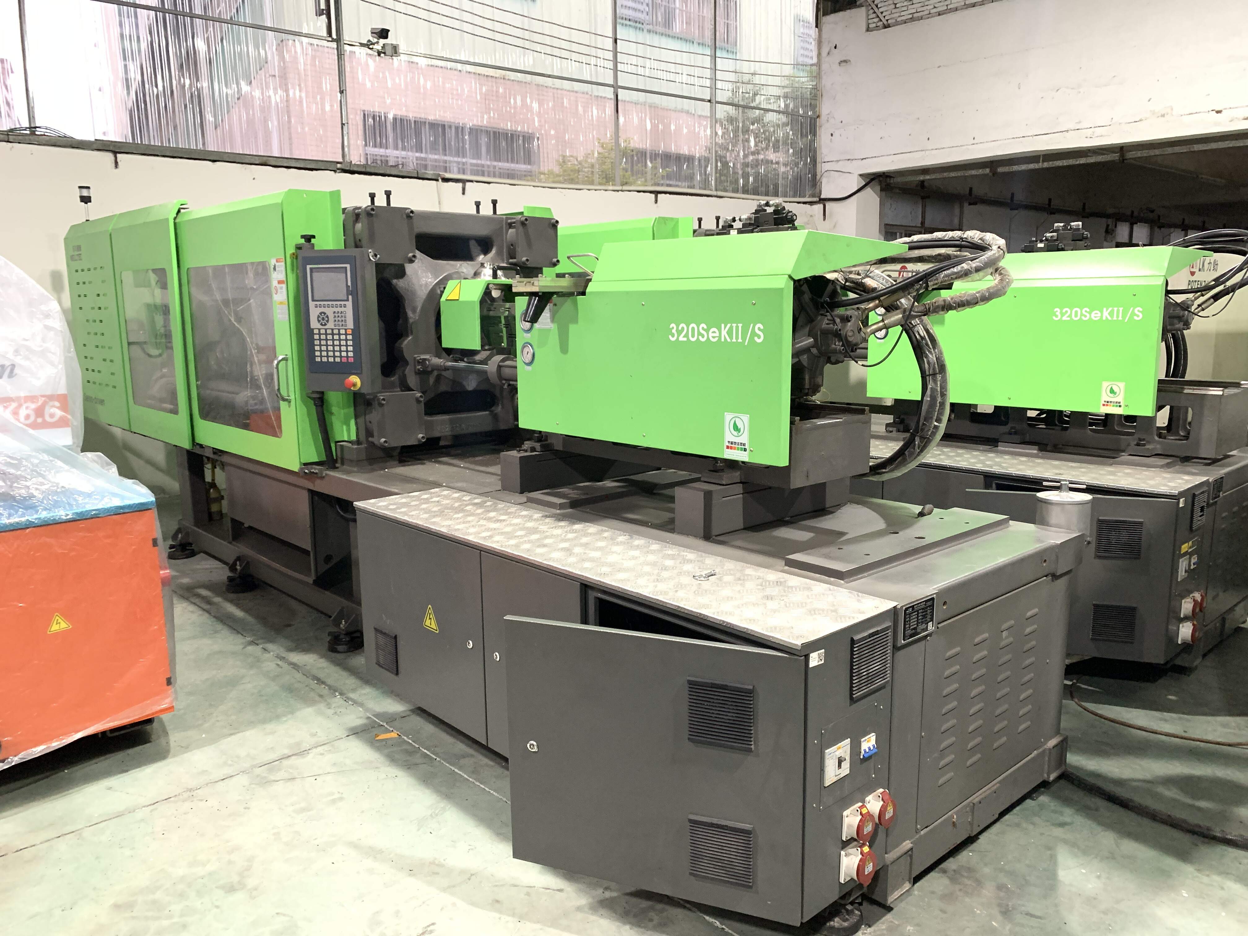 Second hand Welltec 320 ton original servo injection molding machine 95% new used machinery plastic product