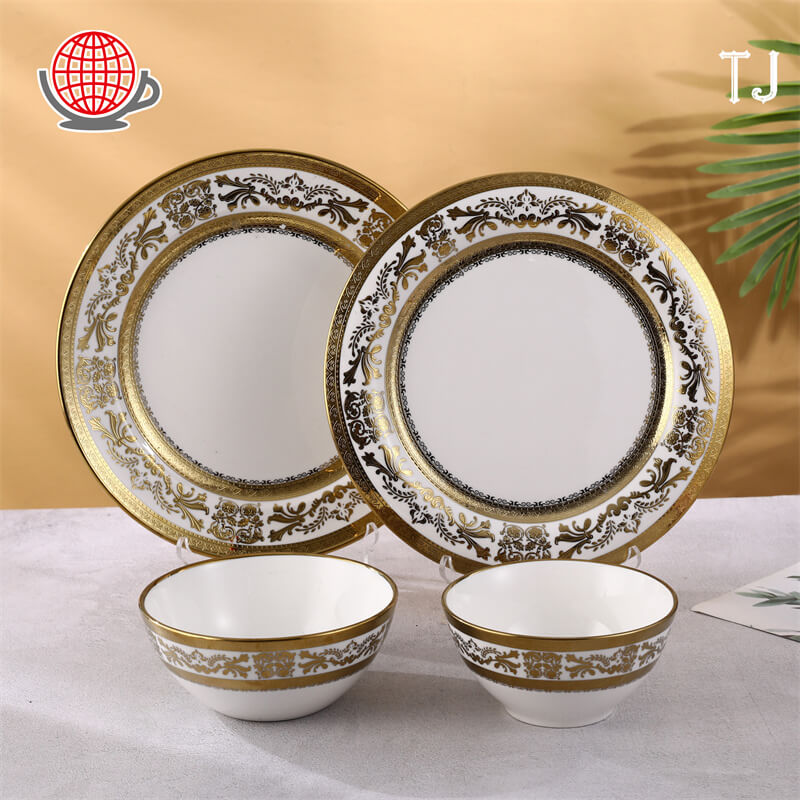 gold-pattern-arabic-dinnerware.jpg