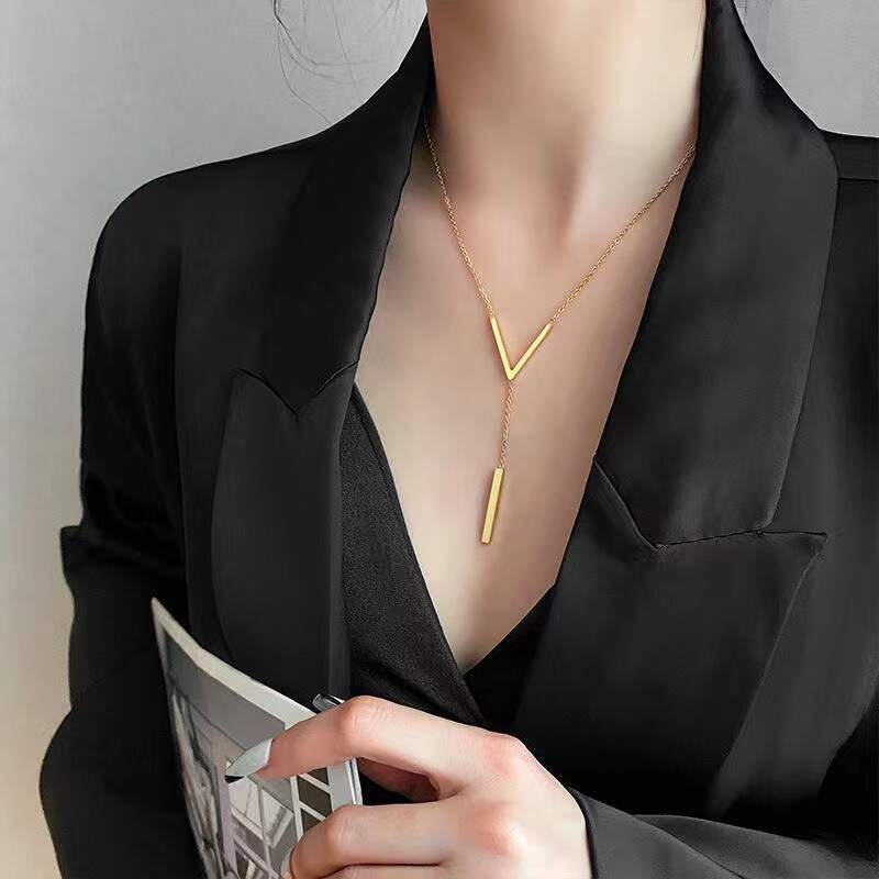 Custom Design Summer Clavicle Chain Necklace V-Shaped Pedant Luxury Gold Plated Stainless Steel for Wedding Gift