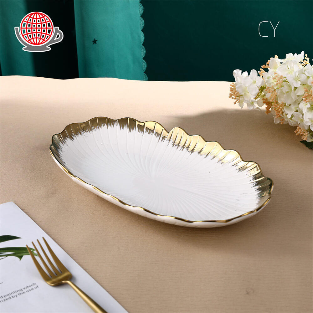 oval-gold-rim-dinner-plate.jpg