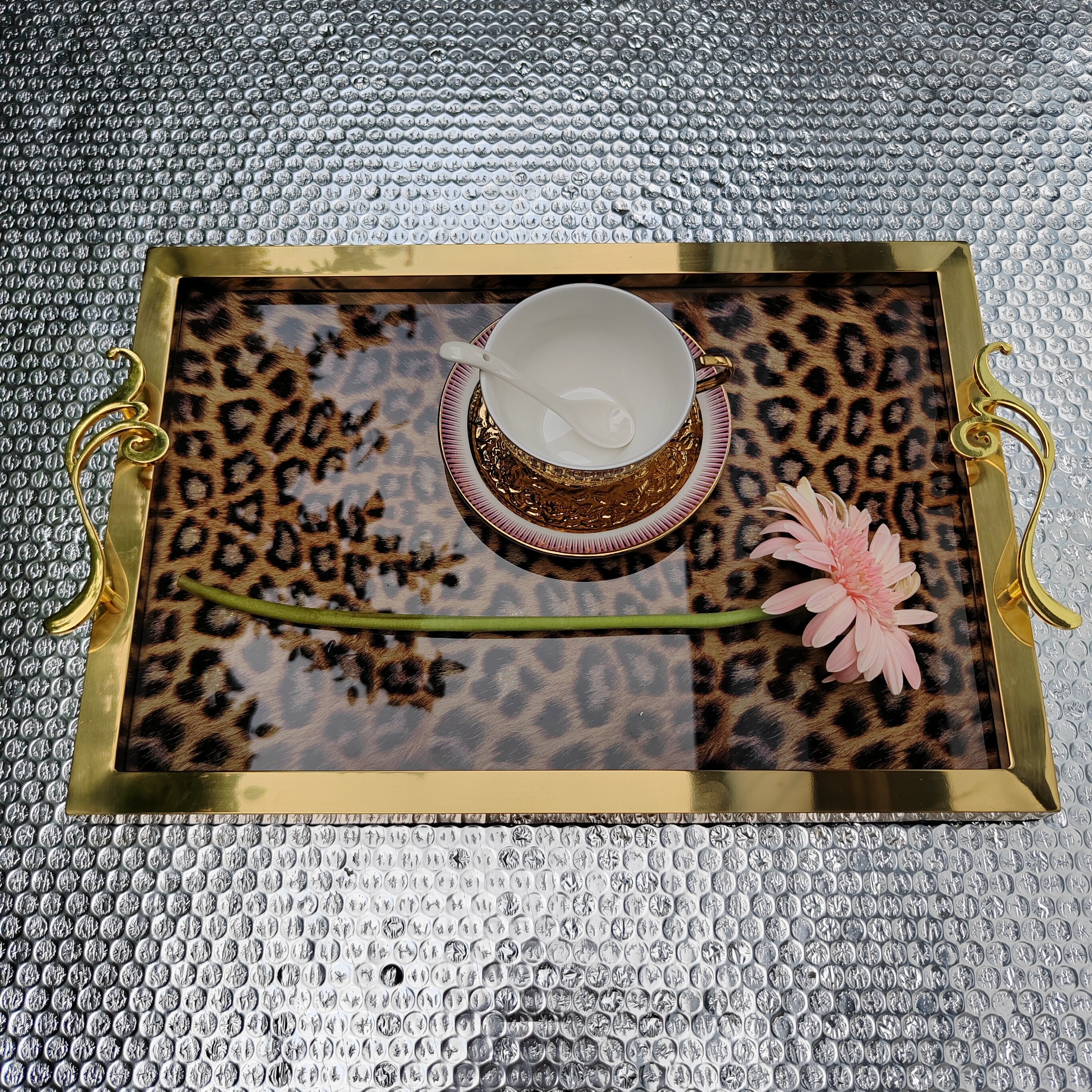 tray ng silid -kainan ， luxury gold tray ， restawran tray ， 304 hindi kinakalawang na asero ， hugis -parihaba na disenyo ng italian ， leopard print na naghahain ng trayvilla hotel banyo dekorasyon tray ，