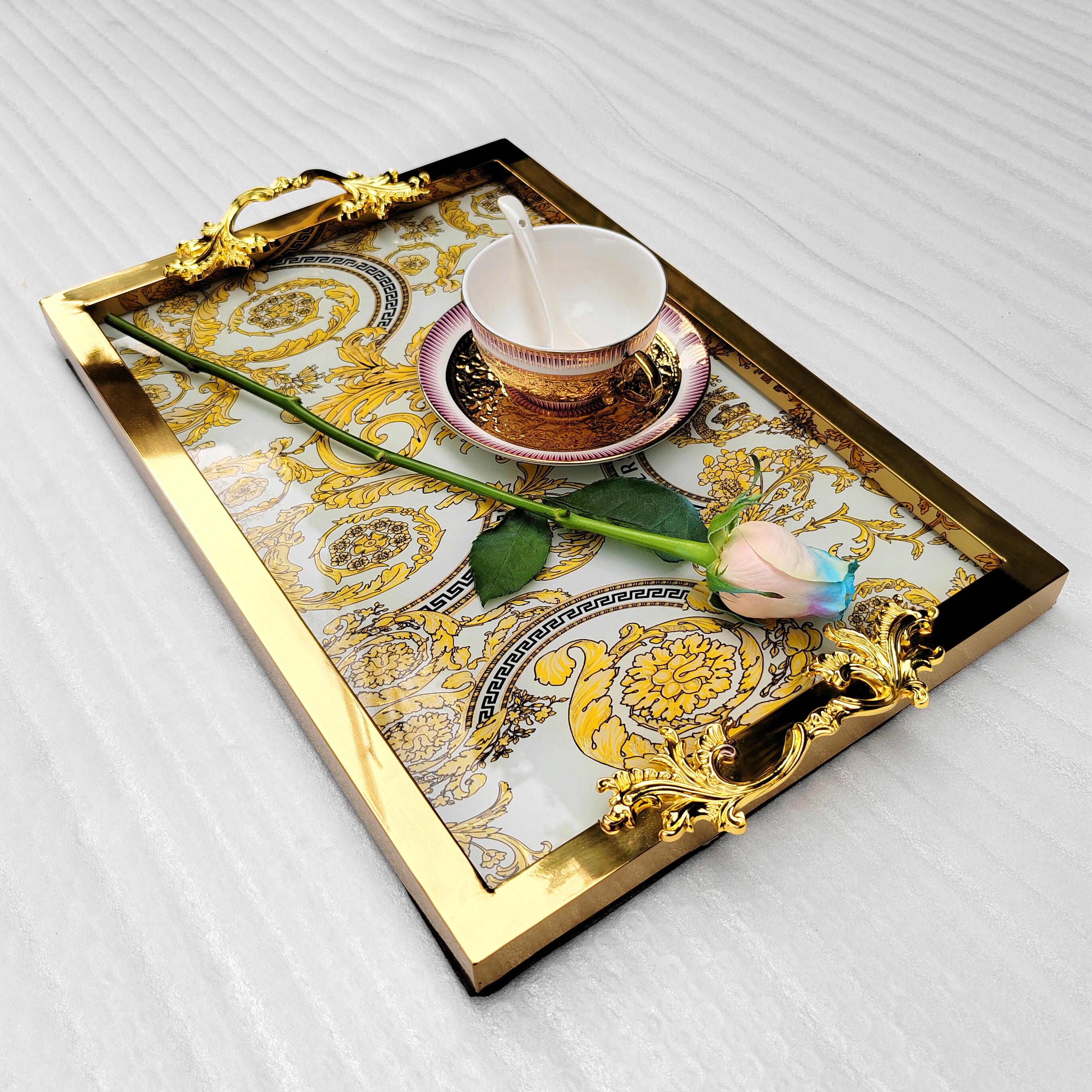 tray ng silid -kainan ， luxury gold tray ， restawran tray ， 304 hindi kinakalawang na asero ， hugis -parihaba na disenyo ng italian ， villa hotel banyo dekorasyon tray ， tray kasangkapan