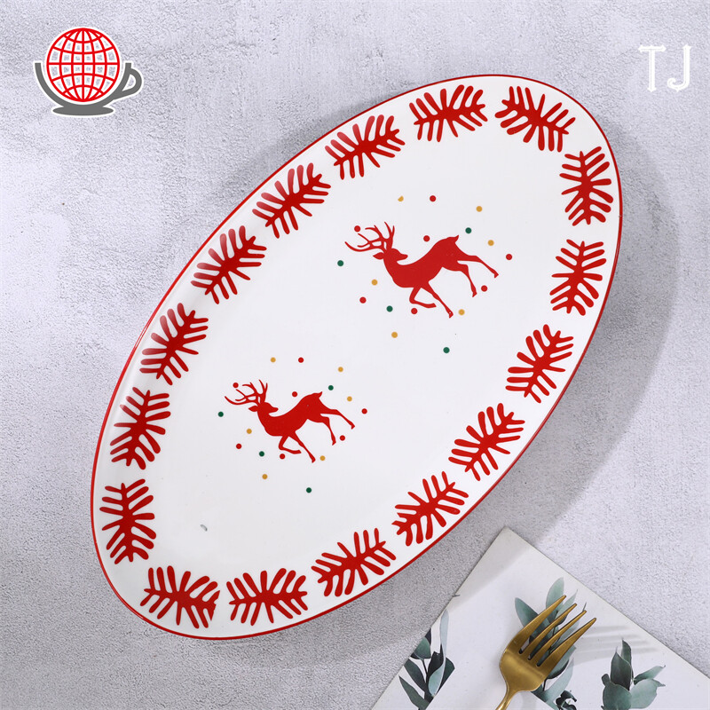 red-reindeer-christmas-plates-set.jpg