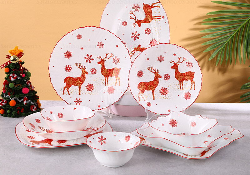 Trend Alert: The Hottest Christmas Dinnerware Styles