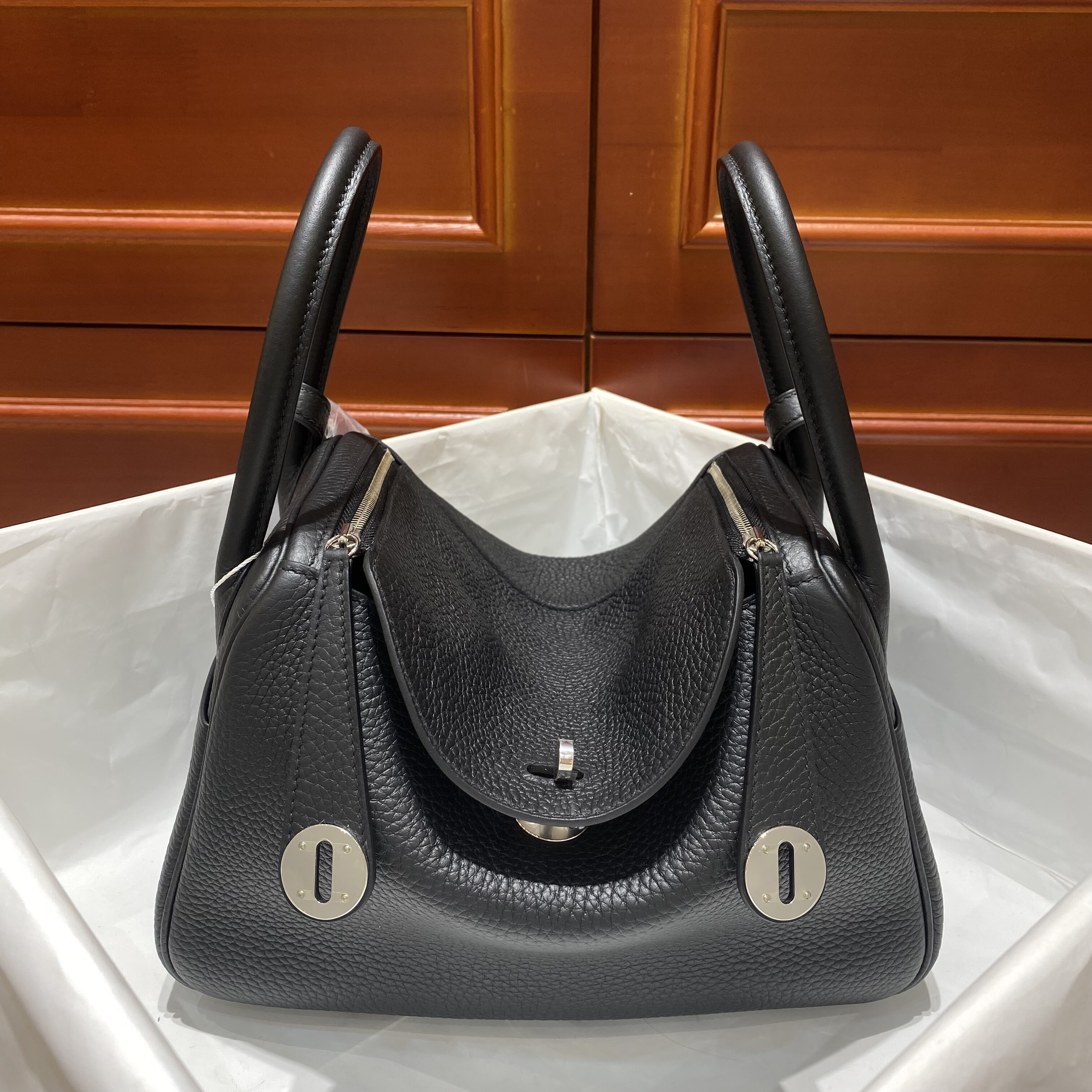 LD26 Black tc leather hand straddle bag