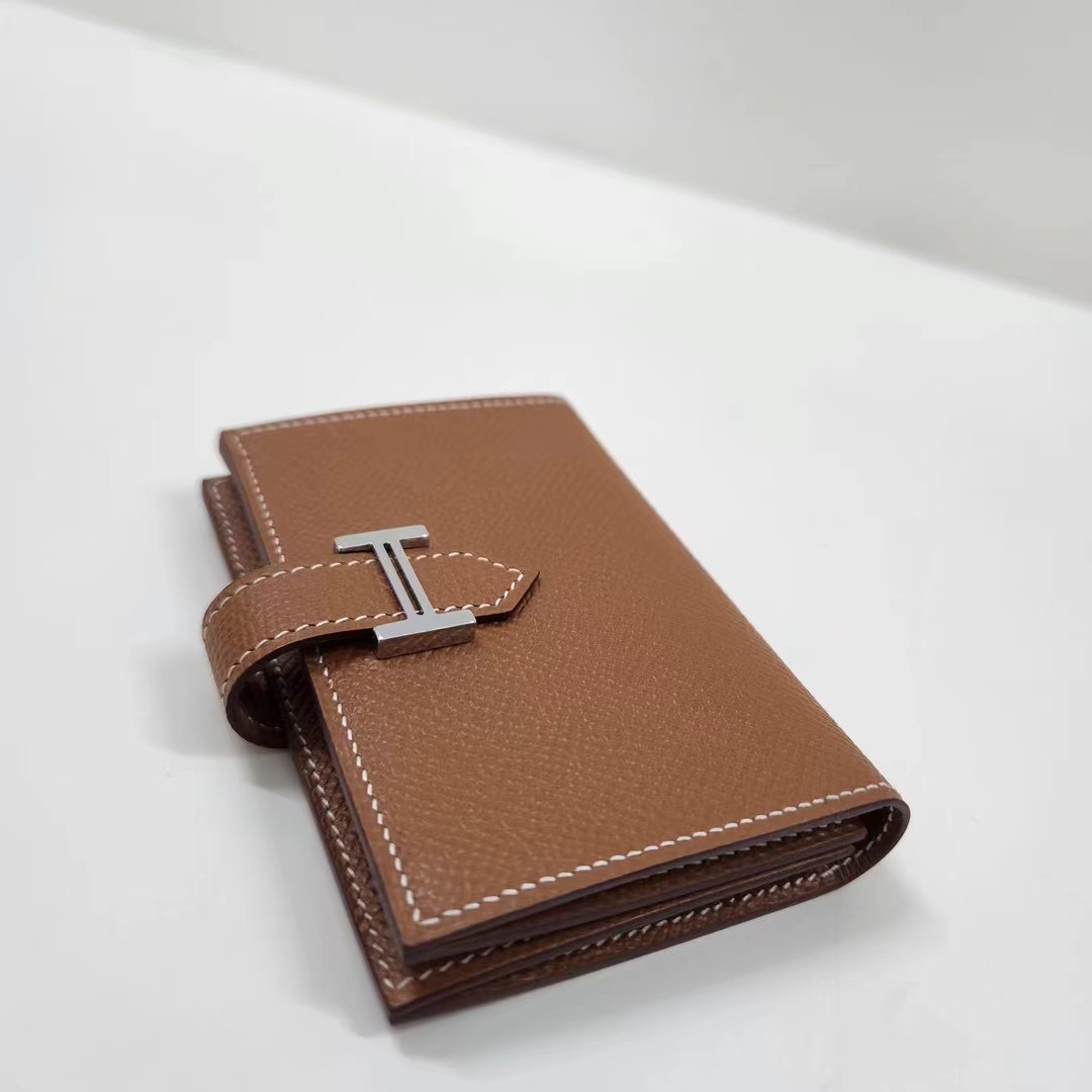 Enhancing Leather Wallets with RFID Blocking Technology: Benefits for Suppliers and Consumers