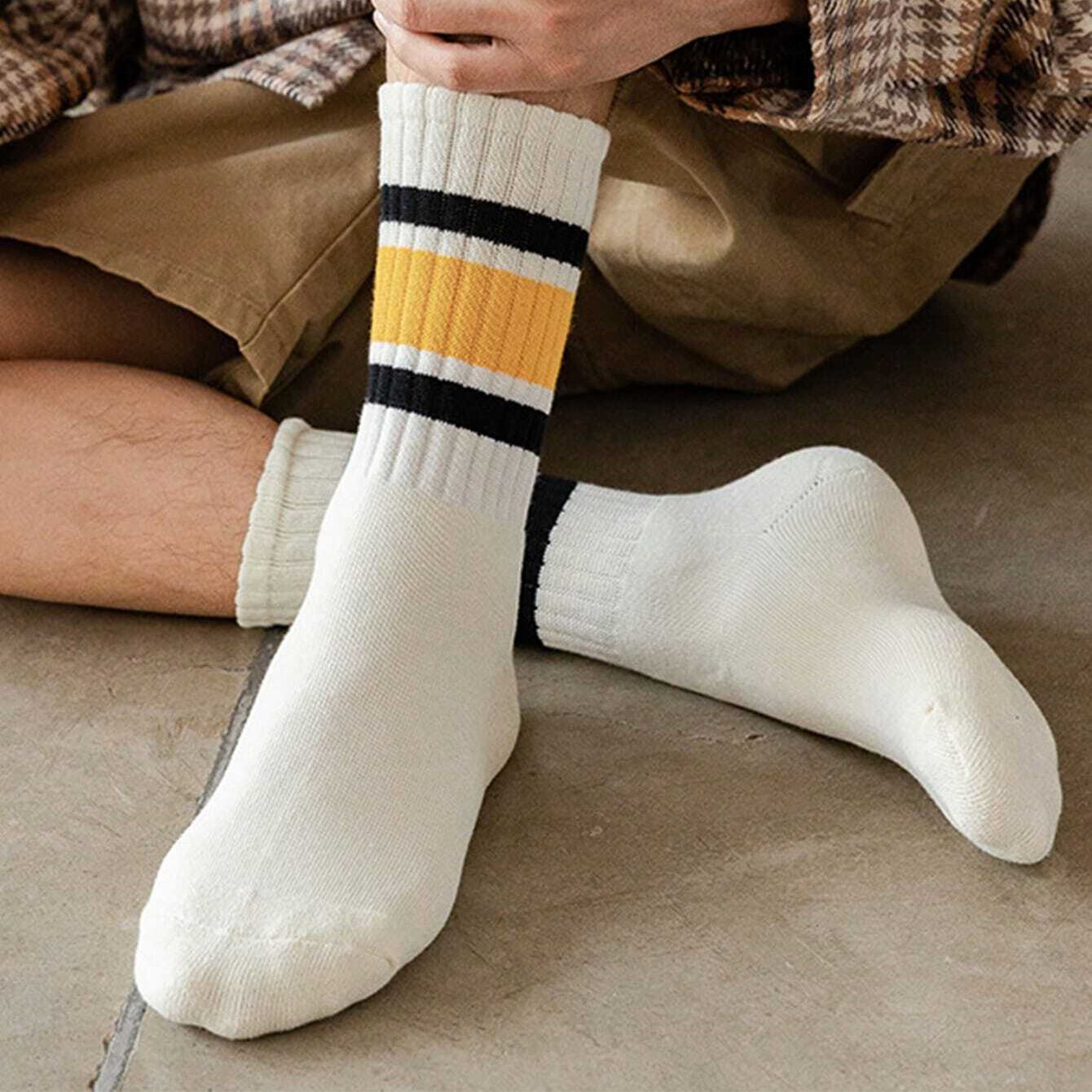 1 Pair Yellow & Black Stripe Fleece-lined Mid-calf Socks