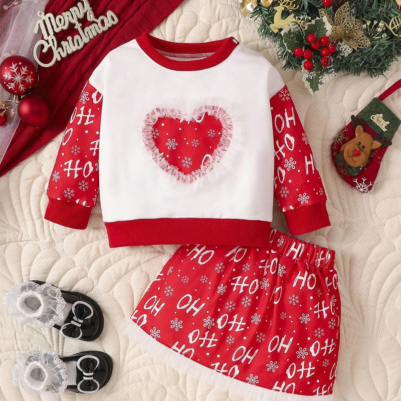 Baby Girl Heart & Letter Graphic Sweatshirt & Skirt