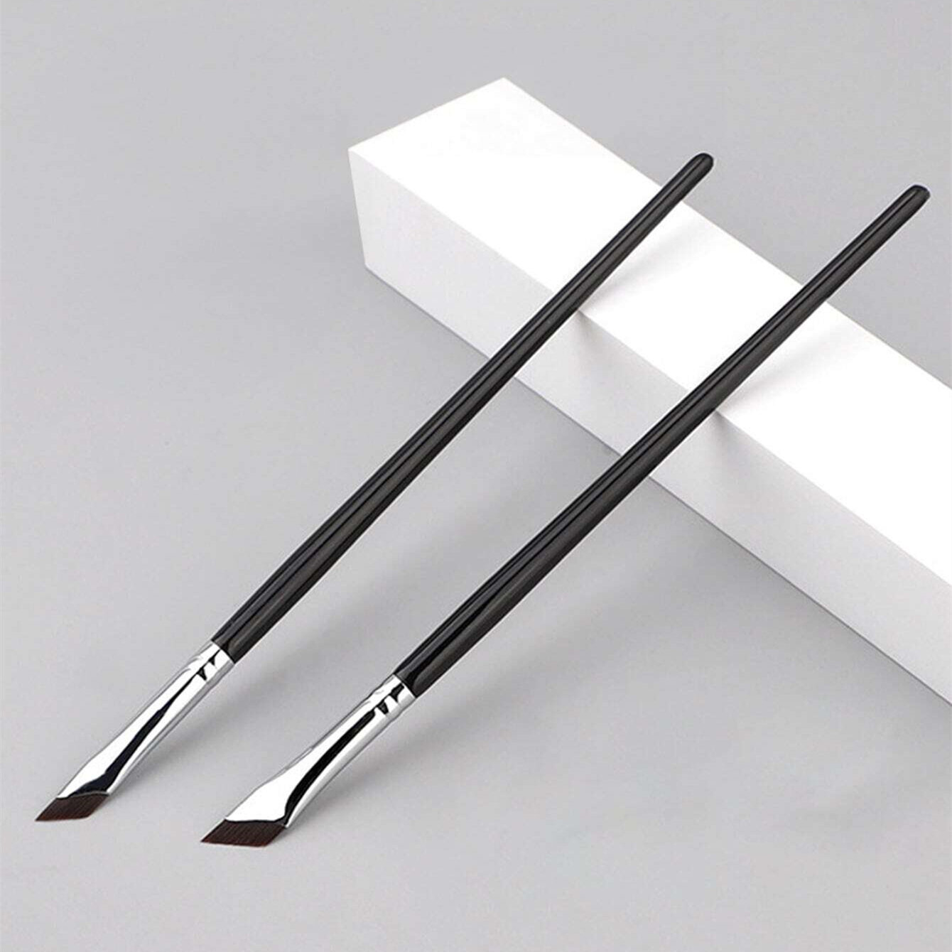 Ultra-fine Sickle-shaped Eye Makeup Brush, 2 Synthetic Fiber Bristles