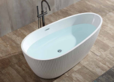 Independent soaking bathtub