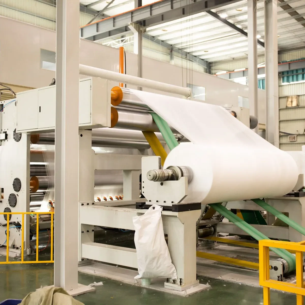 China Nonwoven Machine: A Key Player in Fabric Industry